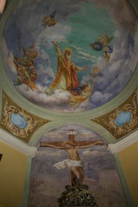 la "Gloria di San Martino" e il crocifisso sulla parete nord