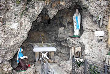 Grotta dedicata alla Madonna
