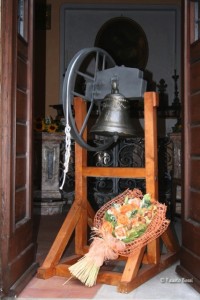 La campana del 1720, esposta dopo il restauro a cura della Pro Loco