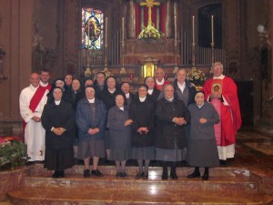 2013_saluto_suore_chiesa