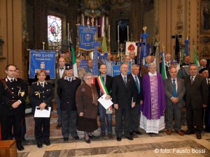 gli stendardi presenti alla cerimonia