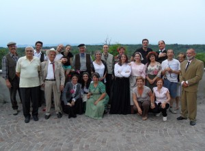 Attori e staff della Compagnia teatrale "La Marmotta"